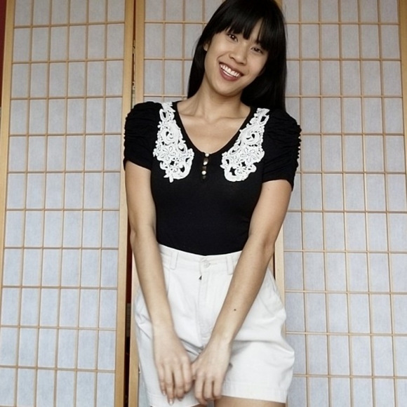 Black short sleeve with cream colored lace - Picture 3 of 6